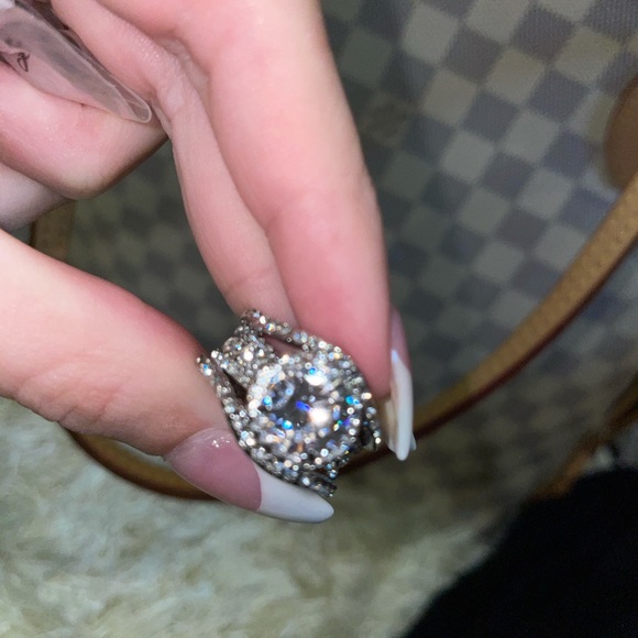 Gorgeous crystal ring - Picture 5 of 7